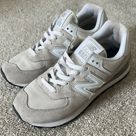 New Balance Women's 574 Core Sneaker - Picture 5 of 8